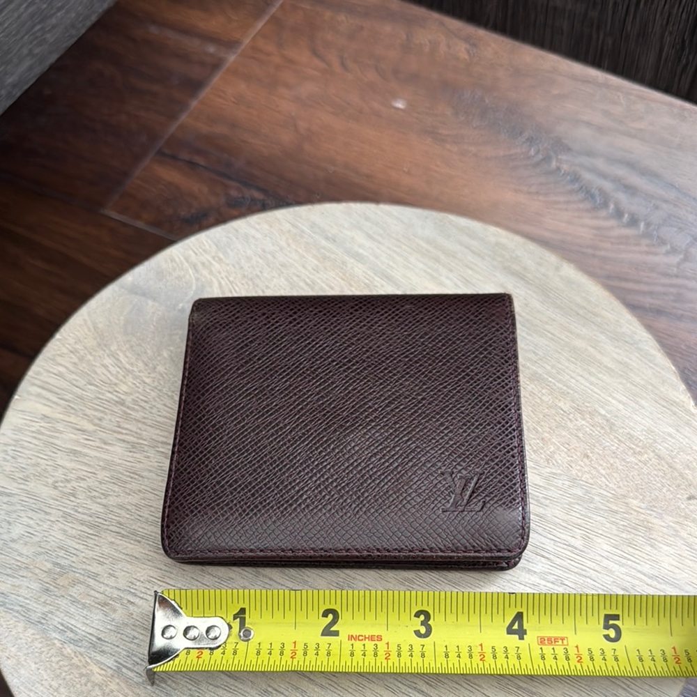 Louis Vuitton Pre owned Men’s Authentic 1999 Taiga Leather Wallet Code V10042 - Picture 12 of 13